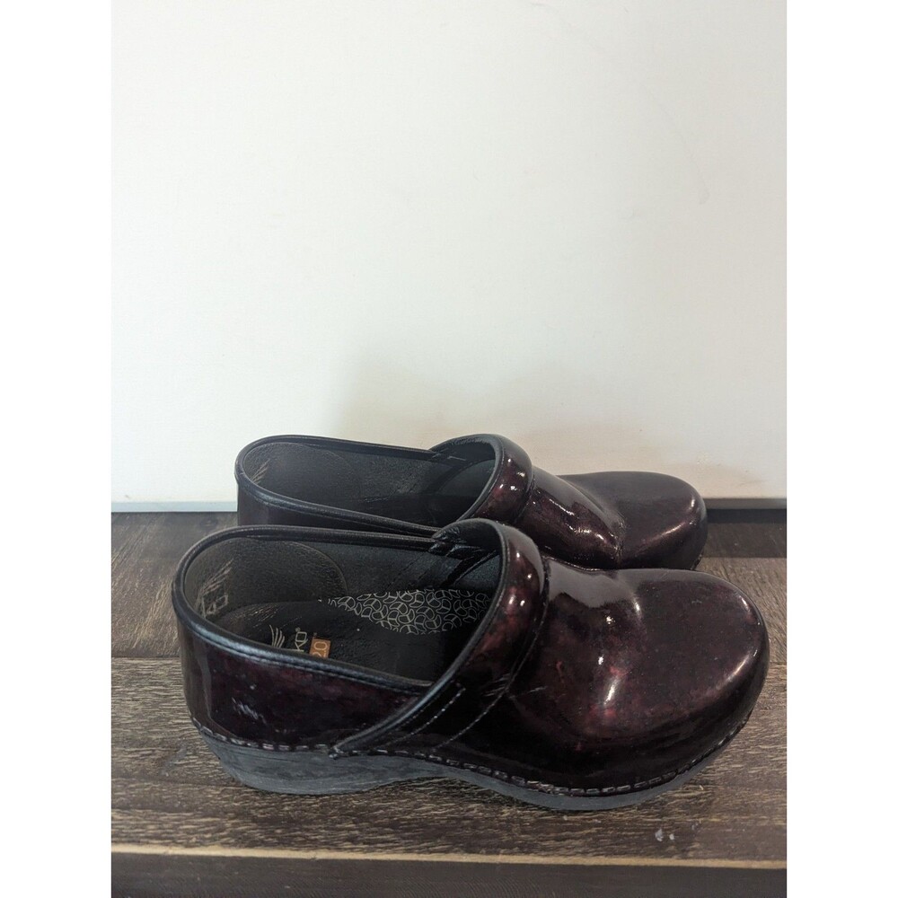 Dansko Women Size EU 38 US 7.5/8 Maroon Colored Clogs Nurses Professional Shoes‎